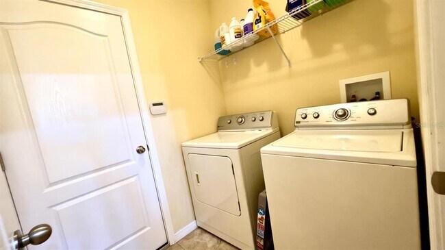 Building Photo - 4085 Shadetree Ln
