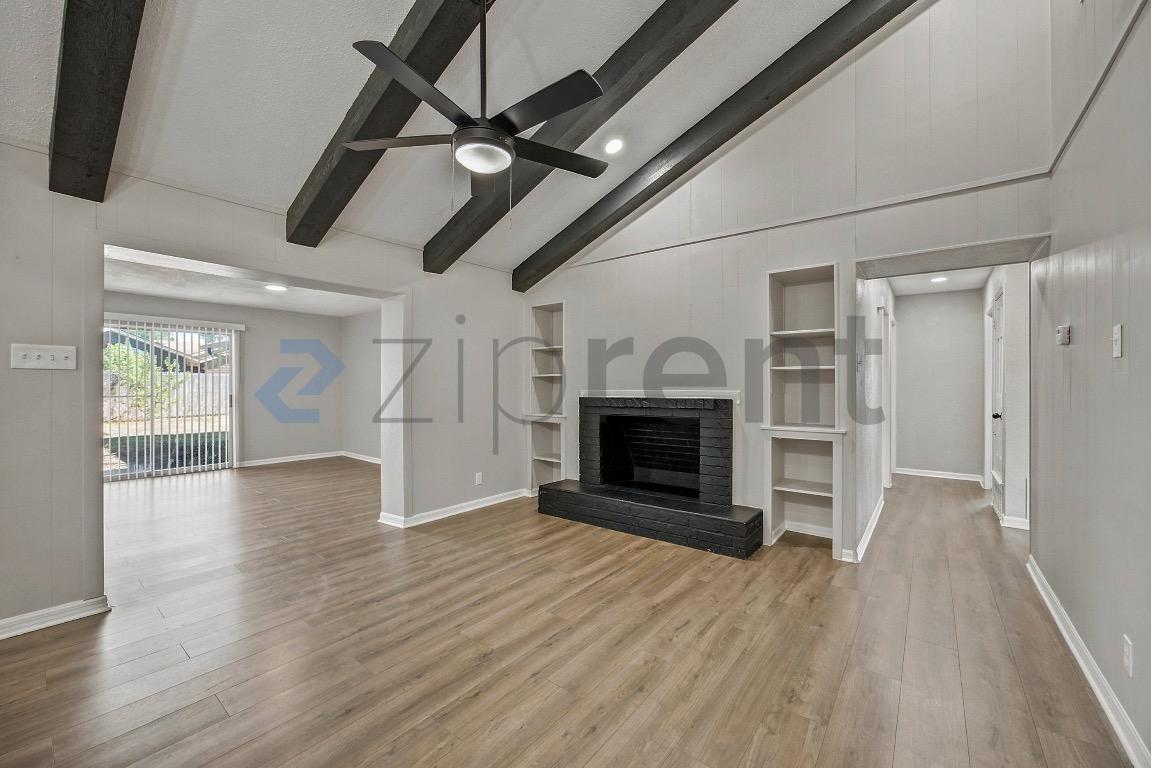 Building Photo - Unit