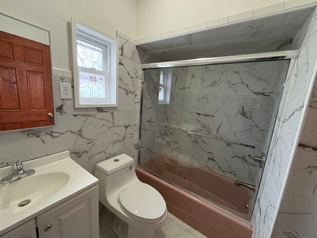 Building Photo - 139 Clifton Ave