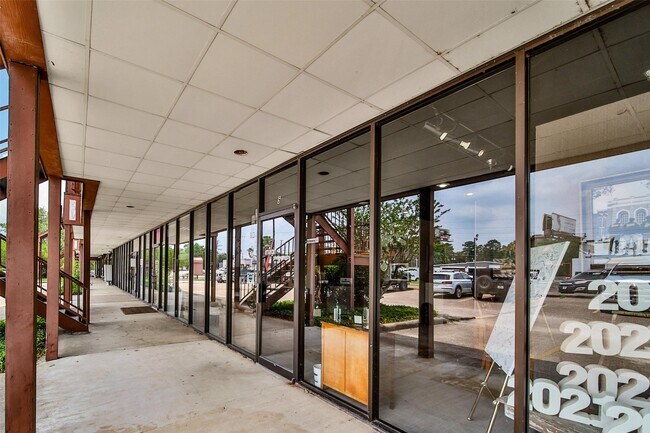 Building Photo - 804 W Dallas St