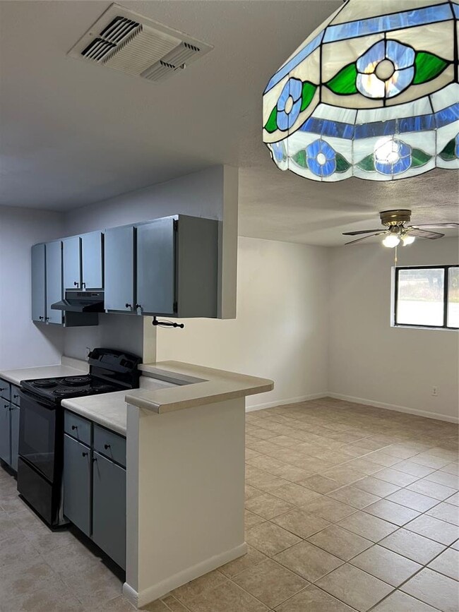 Primary Photo - 1301 Greenlawn Pkwy