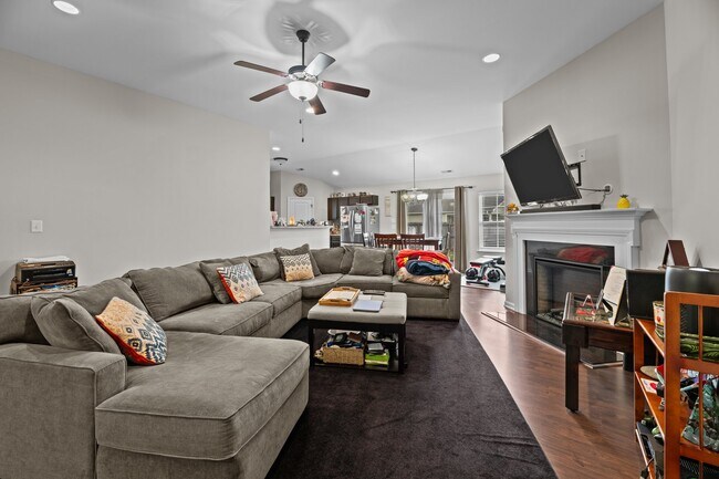 Building Photo - 211 Lynden Ln