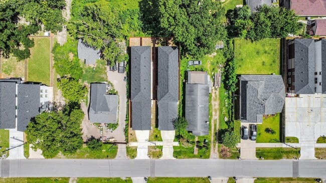 Building Photo - 2322 Wavell St