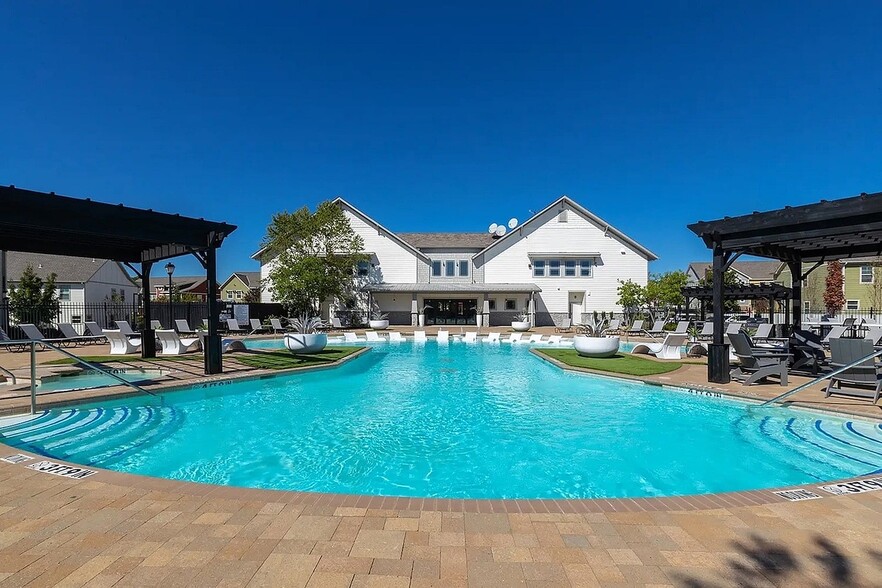 Pool - State Columbia