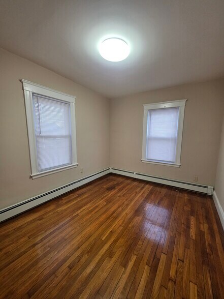 Building Photo - 14 Vera St