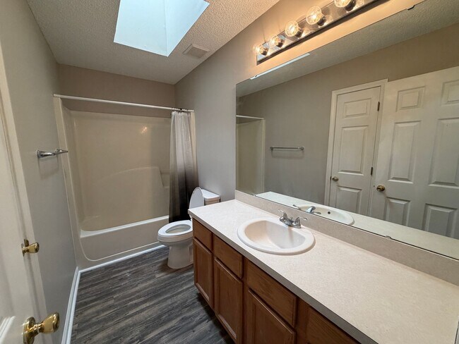 Building Photo - 401 Wild Grape Dr