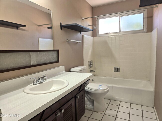 Building Photo - 4330 W Royal Palm Rd