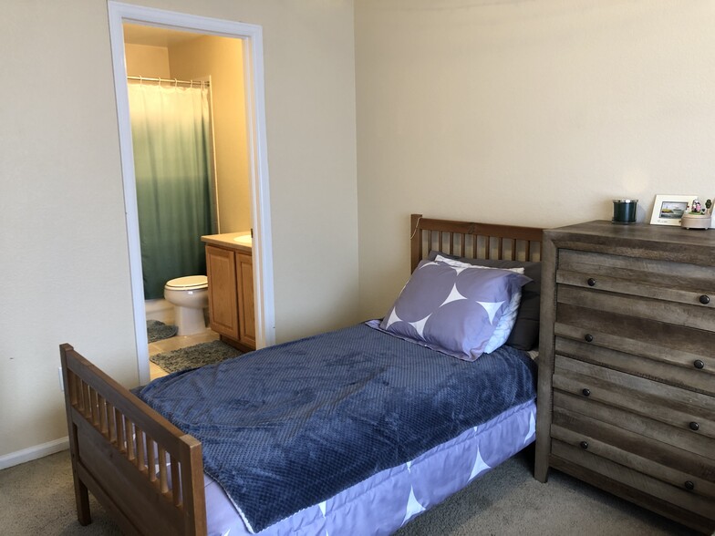 Bedroom 2 - 10441 Truckee St