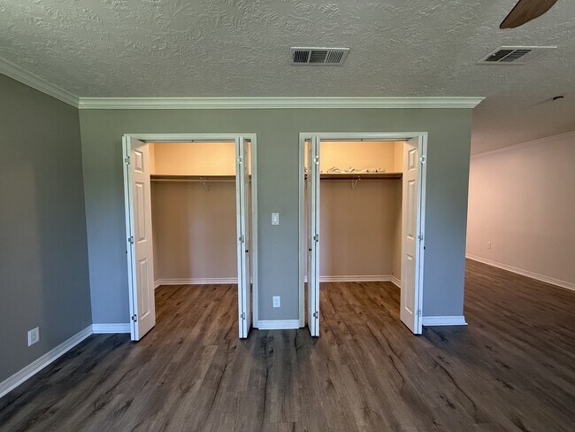 Building Photo - 165 Dogwood Ln