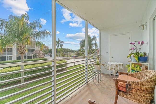 Building Photo - 2855 Garden Dr S
