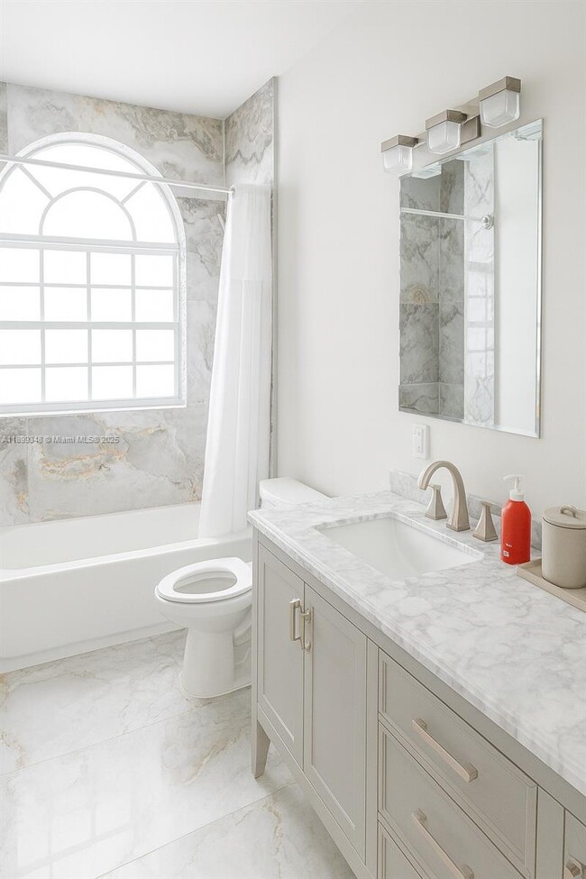 Building Photo - 1139 NE 3rd Ave