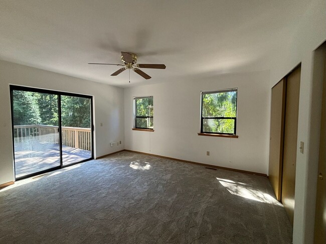 Building Photo - Fanstatic home in Sudden Valley Community!