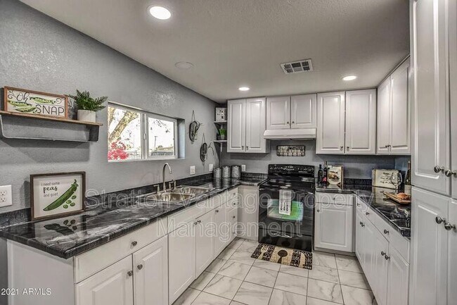 Building Photo - 15620 N Greasewood St