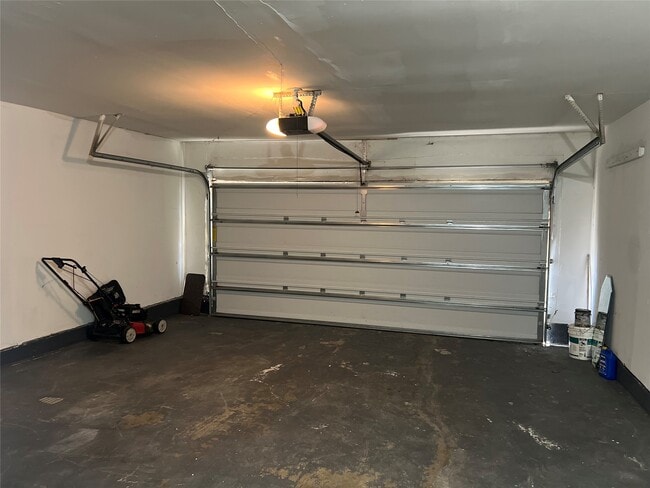 Building Photo - 6331 Pouter Dr