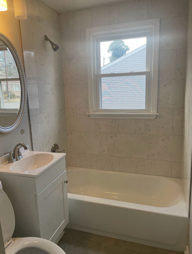 Building Photo - 2221 Florida Ave