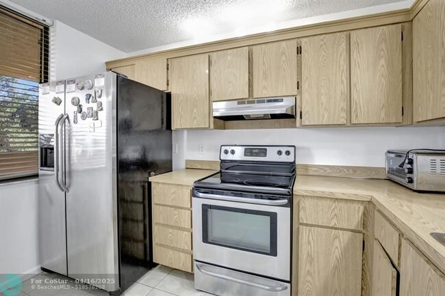 Building Photo - 8592 W Sunrise Blvd