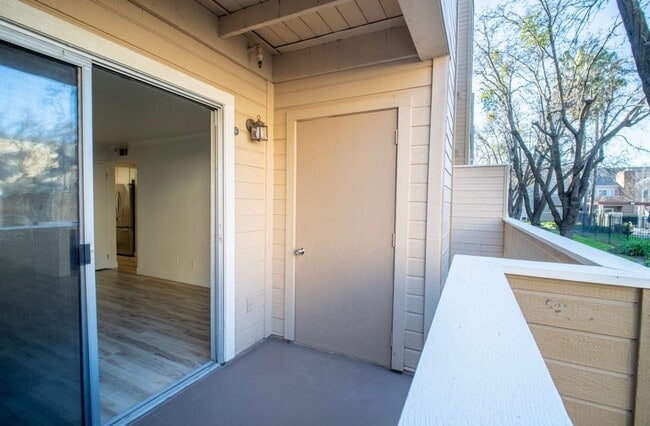 Building Photo - 1019 Dornajo Way