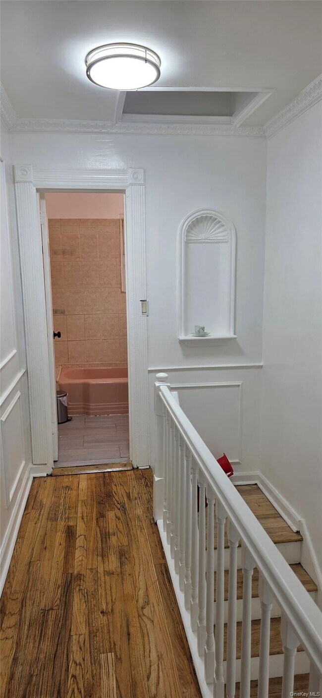 Building Photo - 1574 Paulding Ave