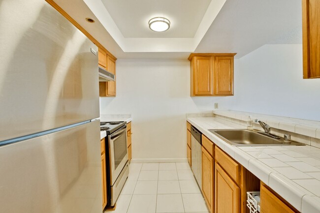 Building Photo - Beautiful and Spacious 1BR 1BA Condo in Pa...