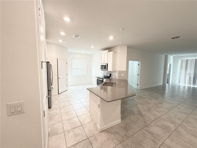 Building Photo - 6300 Chirpine Ln