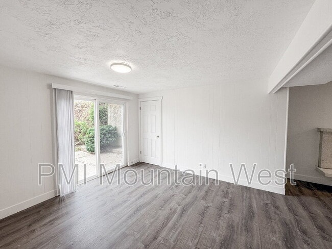 Building Photo - 1011 Claremont Dr