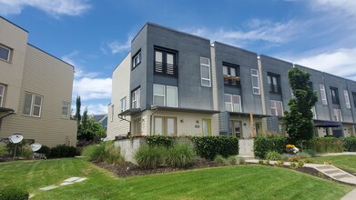 Building Photo - 2 Master Suites Townhome 2 Car Garage
