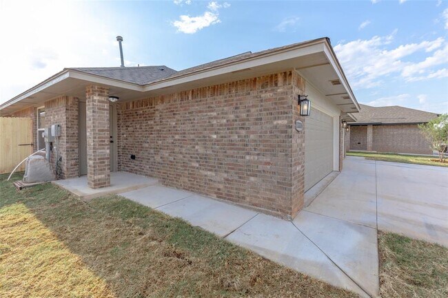 Building Photo - 13328 Springcreek Dr