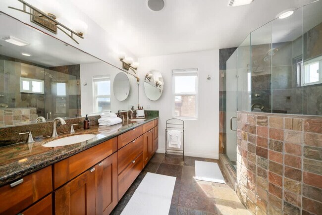 Building Photo - 3464 Carlsbad Blvd