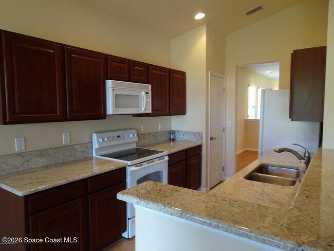 Building Photo - 1020 Venetian Dr