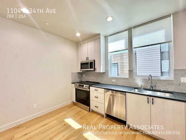 Building Photo - 1104 A 34th Ave
