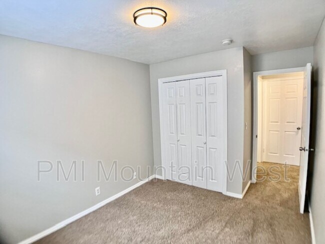 Building Photo - 567 N 200 E