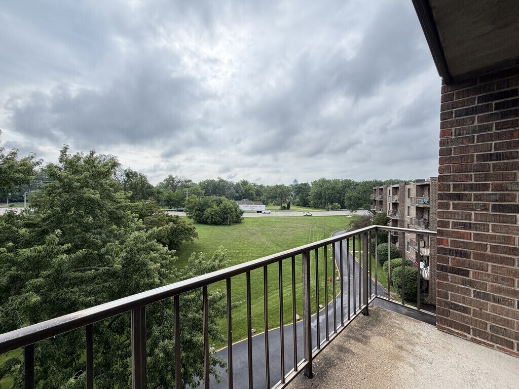 Building Photo - 525 N Quentin Rd