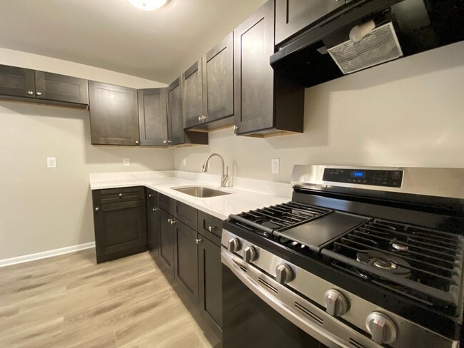 Building Photo - 2 Bedroom Home In Gary