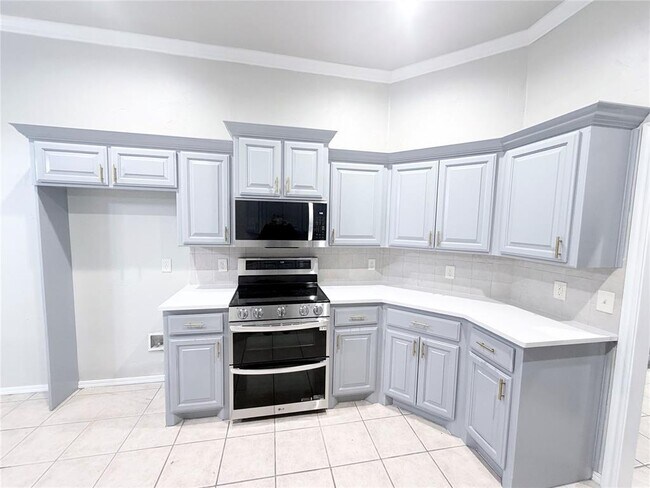 Building Photo - 10616 NW 40th Terrace