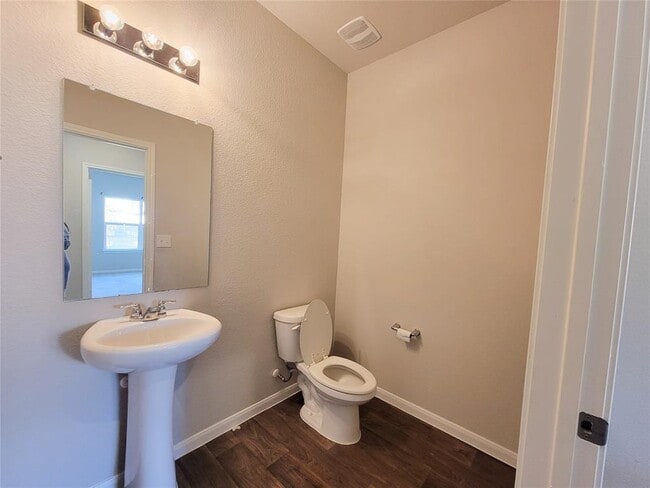 Building Photo - 13925 Heywood Dr