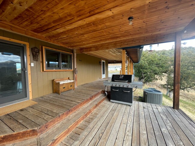 Building Photo - Rural 3 Bedroom, 2 Bath - Ruch & Applegate River Area