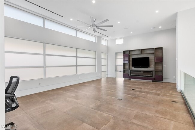 Building Photo - 5 Rockstream Dr