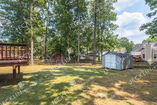 Building Photo - 2329 Horsley Dr