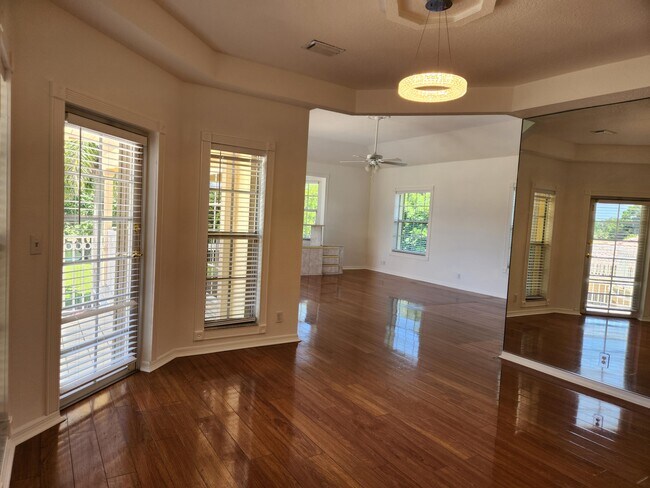 Building Photo - 17885 Fieldbrook Cir E