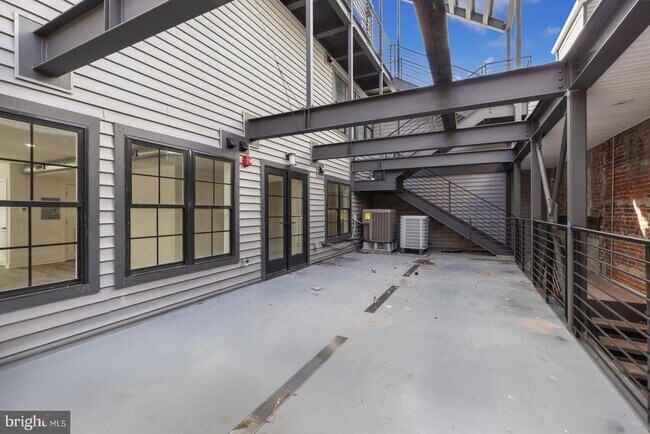 Building Photo - 1116 S 7th St