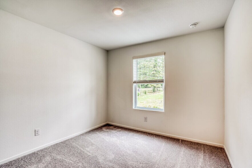 Building Photo - 5445 E Forest Rd