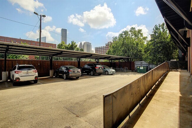 Building Photo - 915 N San Jacinto St