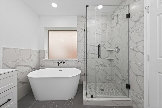 Building Photo - 7714 Stallion Trail Dr