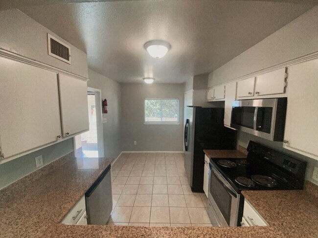 Building Photo - 2210 Dorrington St