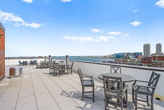 Building Photo - 300 Commercial St