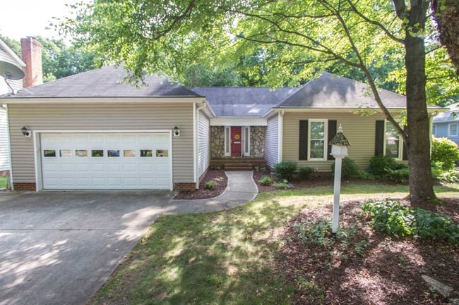 Building Photo - 3 bedroom home - great backyard - Lake Jeanette