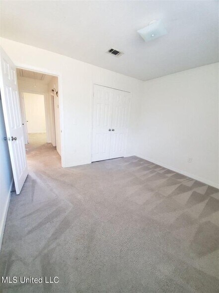 Building Photo - 208 Foxwood Cove