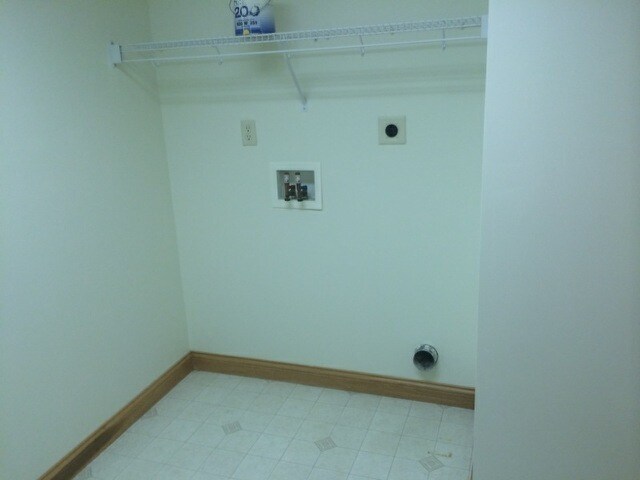 Laundry room with hook up - 2251 Shamrock Ln