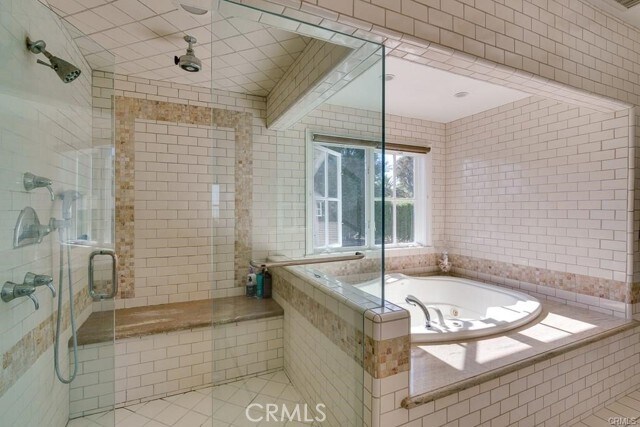 Building Photo - 1024 Granvia Altamira