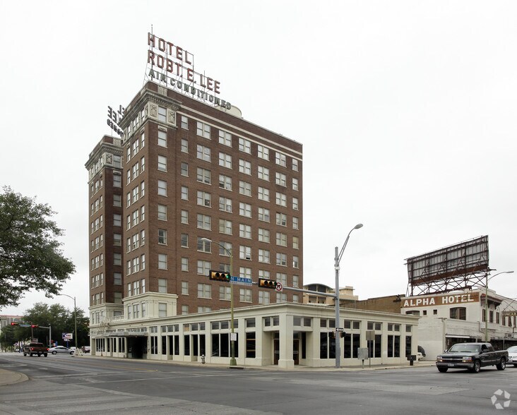Robert E. Lee San Antonio, TX Apartment Finder